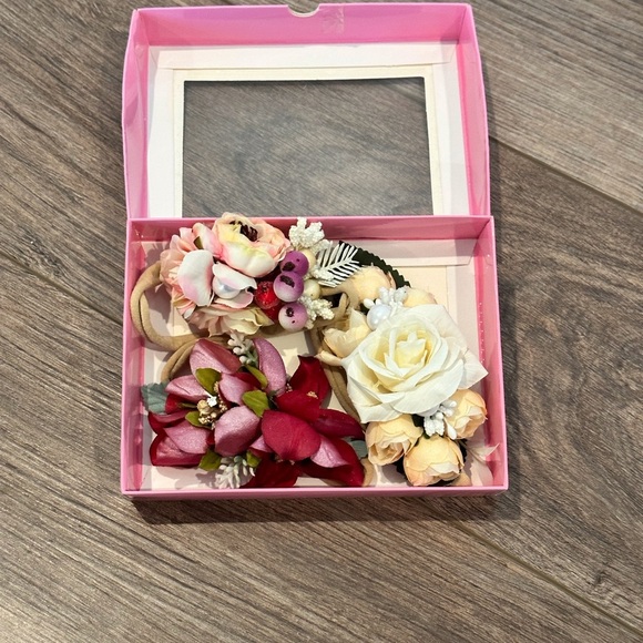 New in box baby girl 3 floral headbands - Picture 3 of 7